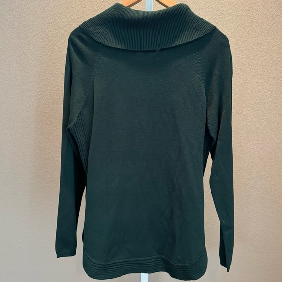 LETY & ME Ece Cowl Neck Curved Her Pullover
Dark Green - Size Medium - Picture 3 of 6